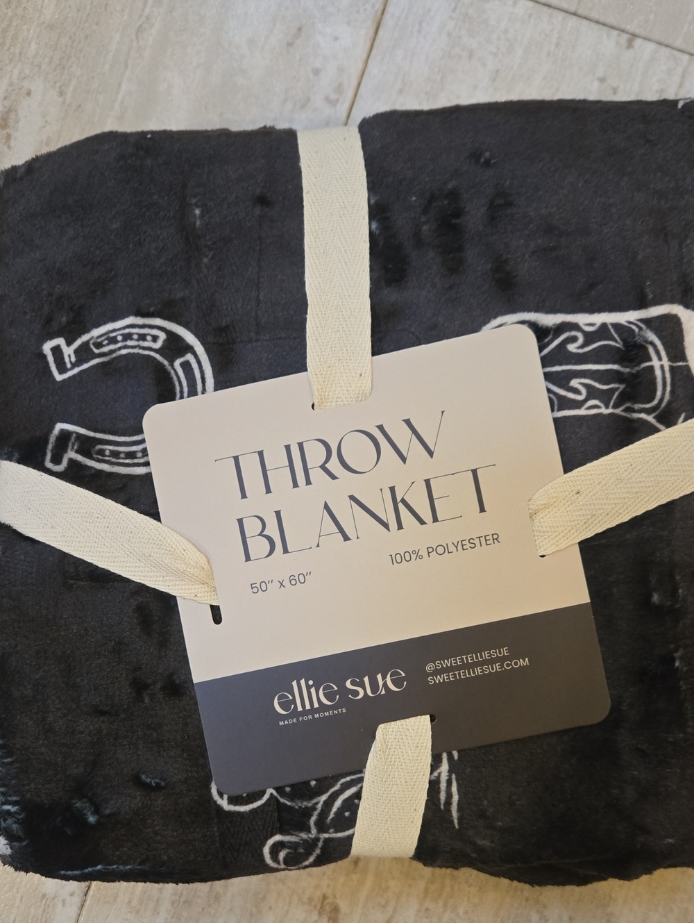 New Ellie Sue Dark Green Throw Blanket